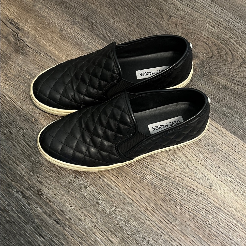 Steve Madden ECENTRQ Black Quilted Black Women’s Slip On Shoes Sz 8M
